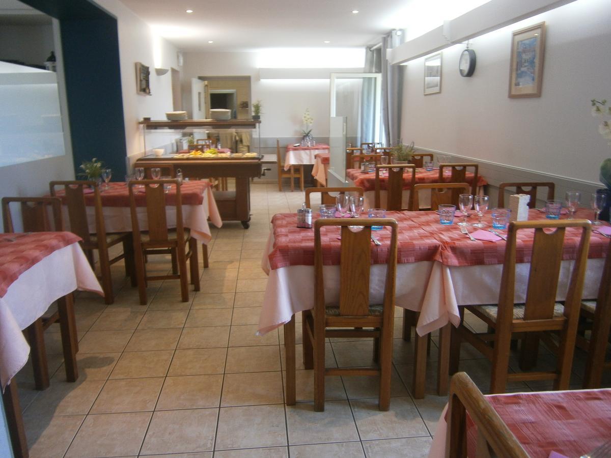 Hotel Restaurant De La Roche Les Sauvages  Buitenkant foto